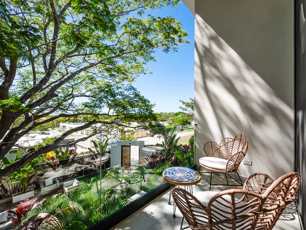 Serene Outdoor Oasis with Lush Greenery