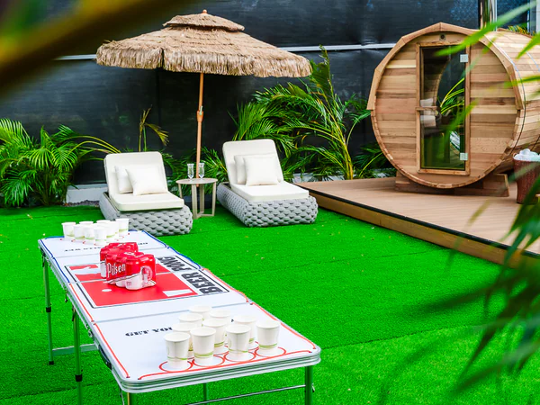 Lujoso Exterior Oasis con Sauna y Lounge Área