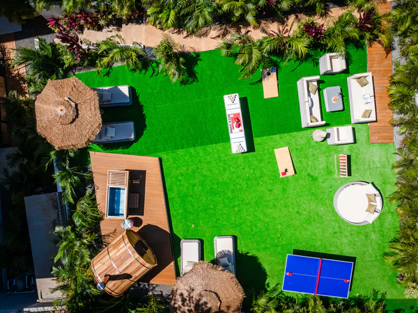 Lujoso Exterior Oasis con Entertainment y Relaxation Areas
