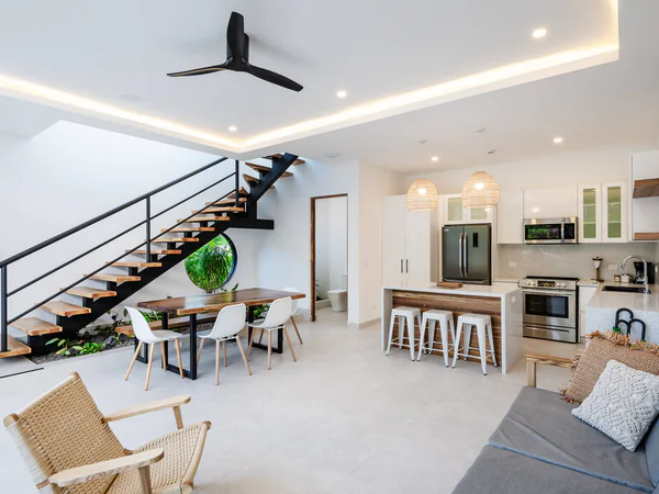 Elegante Cocina y Sala de Concepto Abierto