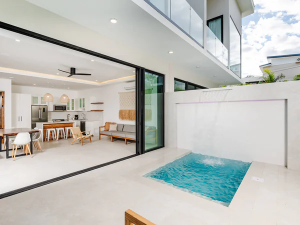 Elegante Interior-Exterior Sala con Privado Piscina