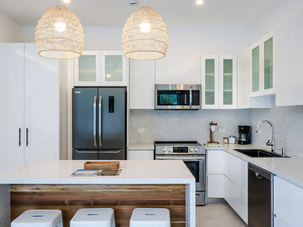 Elegante Cocina Moderna con Acabados Sofisticados