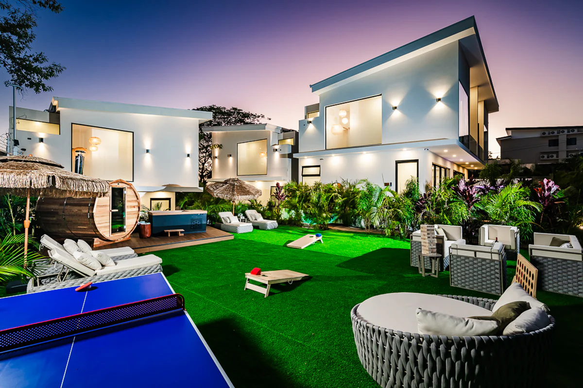 Exquisite Outdoor Oasis with Luxurious Amenities